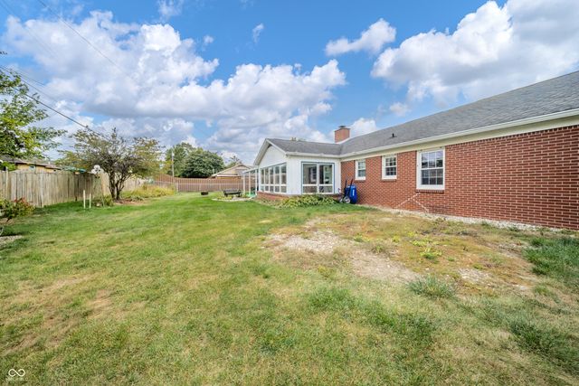 1518 S Winding Way, Anderson, IN 46011