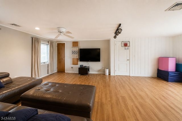 103 W Lake Shore Dr, Rockaway Twp., NJ 07866