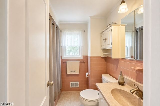 103 W Lake Shore Dr, Rockaway Twp., NJ 07866