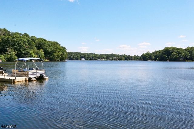 103 W Lake Shore Dr, Rockaway Twp., NJ 07866