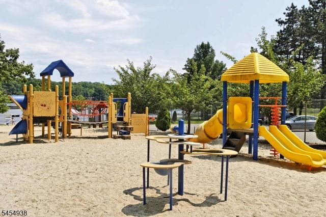 103 W Lake Shore Dr, Rockaway Twp., NJ 07866