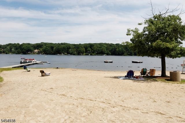 103 W Lake Shore Dr, Rockaway Twp., NJ 07866