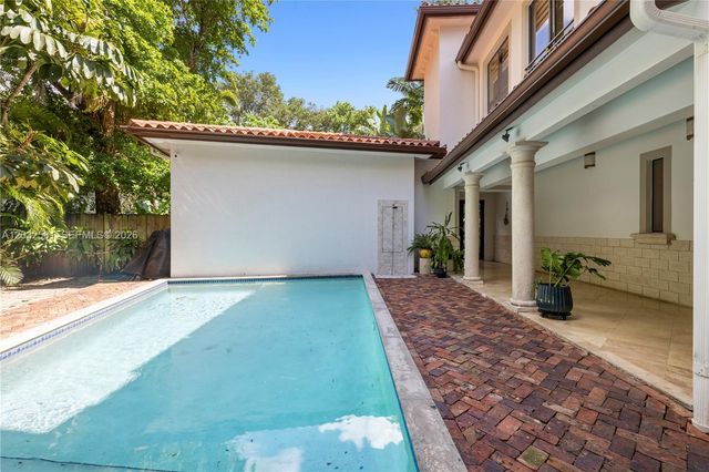 6550 SW 75th Ter, South Miami, FL 33143