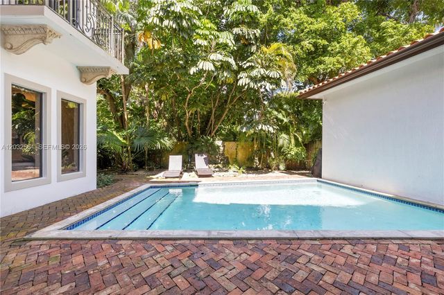 6550 SW 75th Ter, South Miami, FL 33143