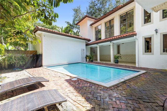 6550 SW 75th Ter, South Miami, FL 33143