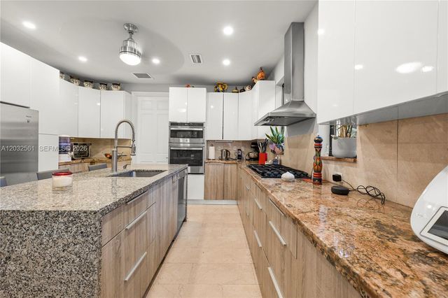 6550 SW 75th Ter, South Miami, FL 33143