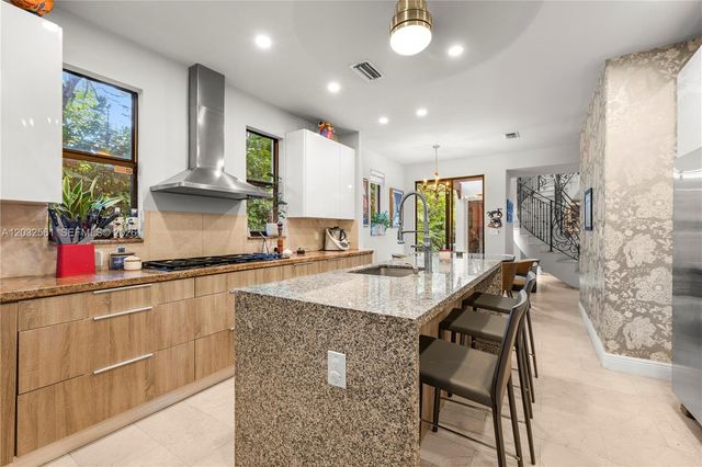 6550 SW 75th Ter, South Miami, FL 33143