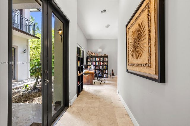 6550 SW 75th Ter, South Miami, FL 33143