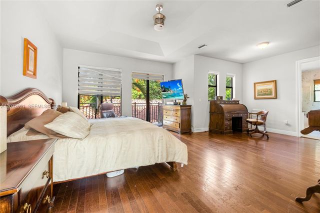 6550 SW 75th Ter, South Miami, FL 33143