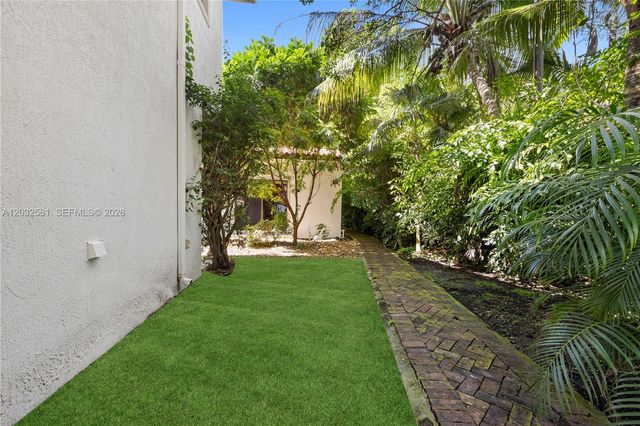 6550 SW 75th Ter, South Miami, FL 33143