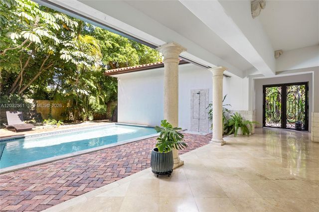 6550 SW 75th Ter, South Miami, FL 33143