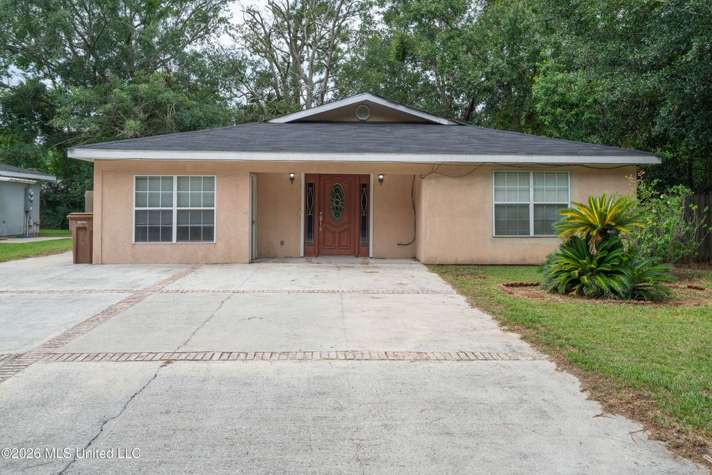 215 Mccaughan Avenue, Long Beach, MS 39560