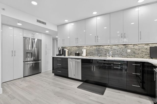 7802 Lakeside Boulevard 734, Boca Raton, FL 33434