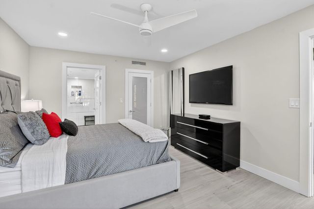 7802 Lakeside Boulevard 734, Boca Raton, FL 33434