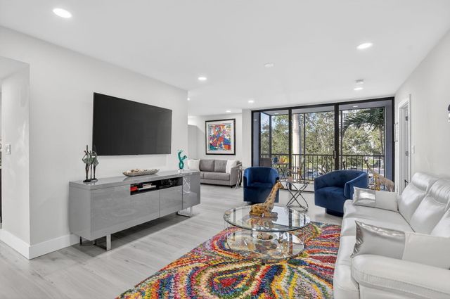 7802 Lakeside Boulevard 734, Boca Raton, FL 33434