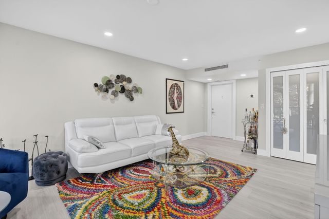 7802 Lakeside Boulevard 734, Boca Raton, FL 33434