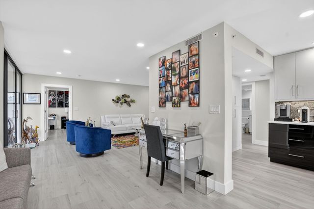 7802 Lakeside Boulevard 734, Boca Raton, FL 33434