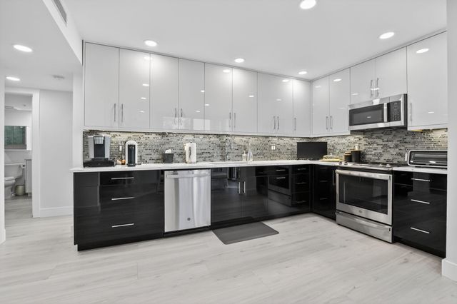 7802 Lakeside Boulevard 734, Boca Raton, FL 33434