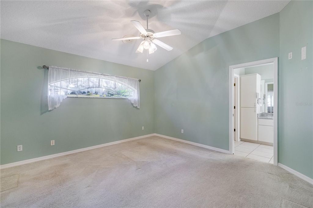 Image 12 of property listing at 5732 FREEPORT DRIVE, Tavares, FL 32778