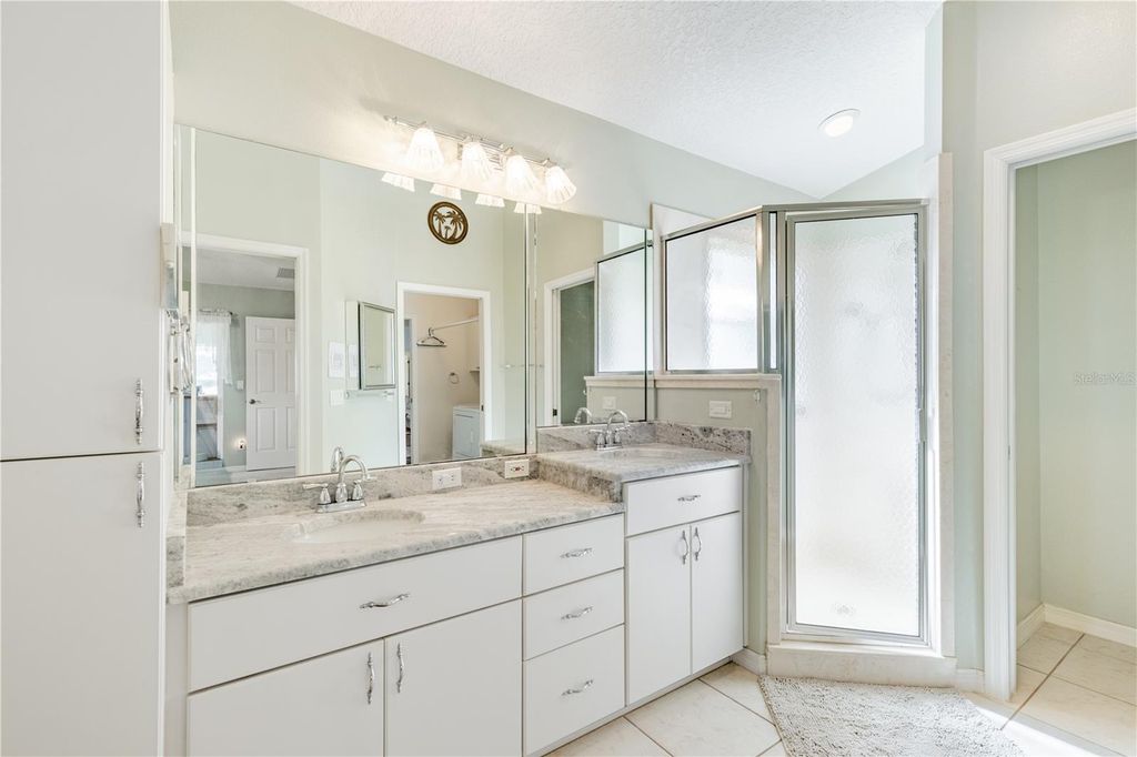 Image 14 of property listing at 5732 FREEPORT DRIVE, Tavares, FL 32778