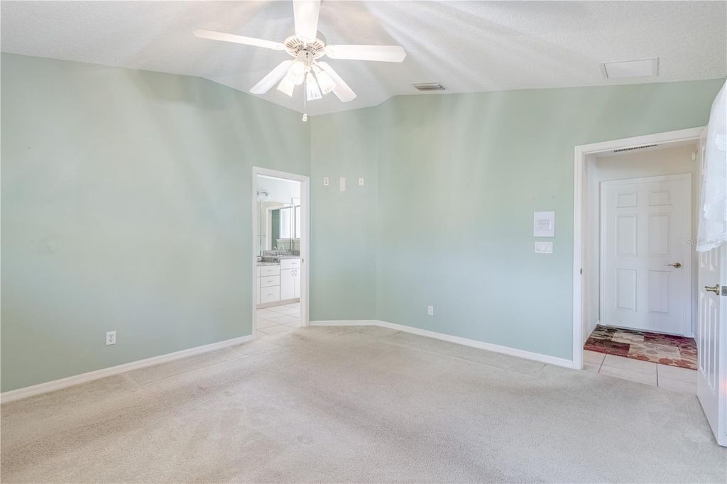 Image 22 of property listing at 5732 FREEPORT DRIVE, Tavares, FL 32778