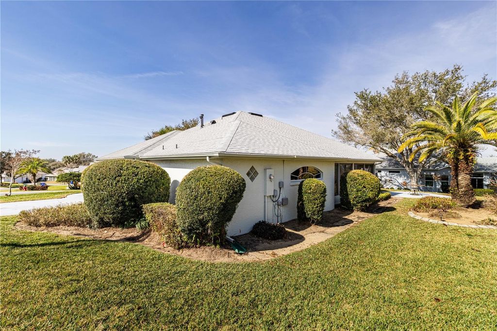 Image 33 of property listing at 5732 FREEPORT DRIVE, Tavares, FL 32778