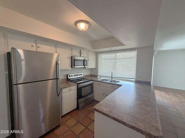 3241 E SUNNYSIDE Drive, Phoenix, AZ 85028