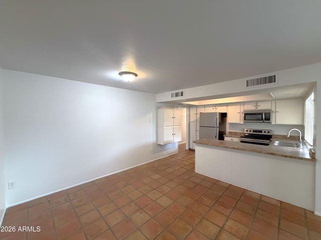 3241 E SUNNYSIDE Drive, Phoenix, AZ 85028