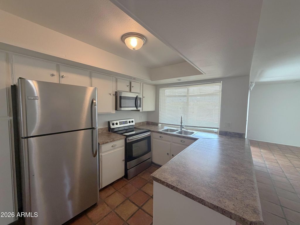 3241 E SUNNYSIDE Drive, Phoenix, AZ 85028 — photo 3