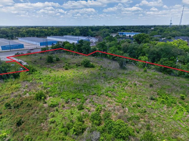 7204 Highway 6, Hitchcock, TX 77563