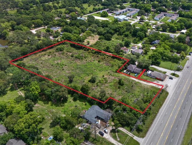 7204 Highway 6, Hitchcock, TX 77563