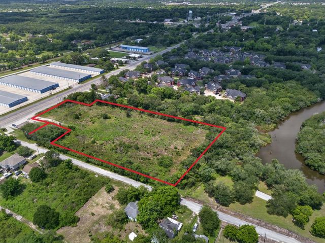 7204 Highway 6, Hitchcock, TX 77563