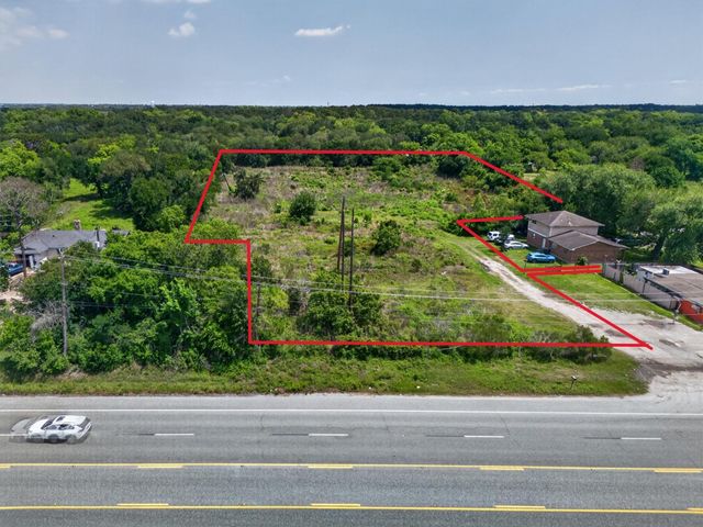 7204 Highway 6, Hitchcock, TX 77563