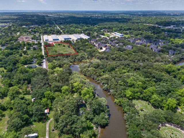 7204 Highway 6, Hitchcock, TX 77563