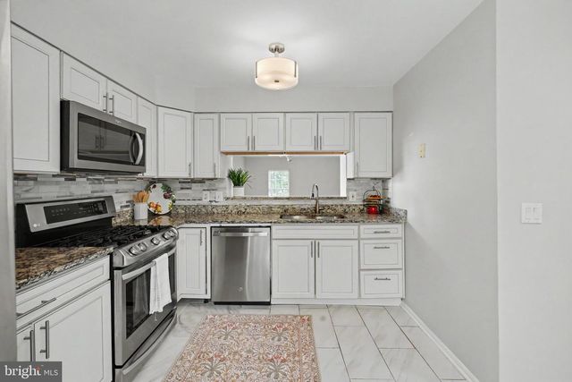 5227 DUNSTABLE LN, Alexandria, VA 22315