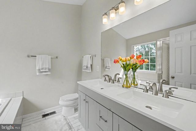 5227 DUNSTABLE LN, Alexandria, VA 22315