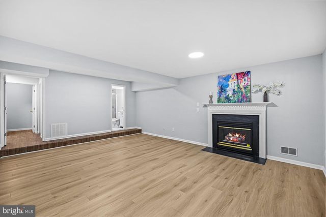 5227 DUNSTABLE LN, Alexandria, VA 22315