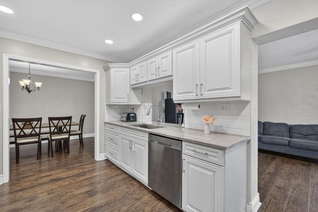 7101 NW 98th Terrace, Tamarac, FL 33321