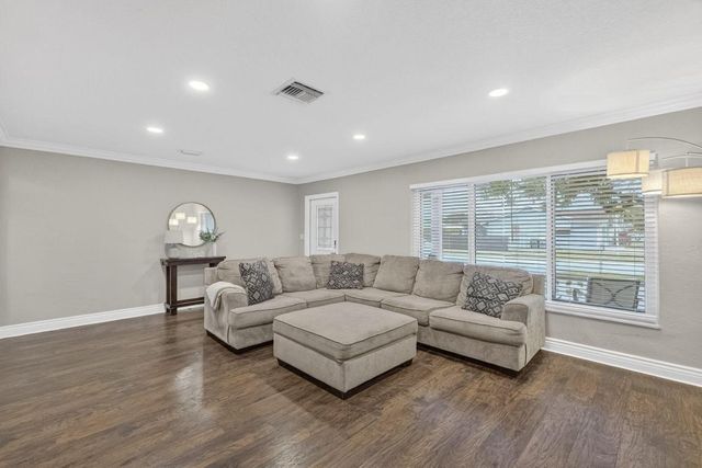 7101 NW 98th Terrace, Tamarac, FL 33321