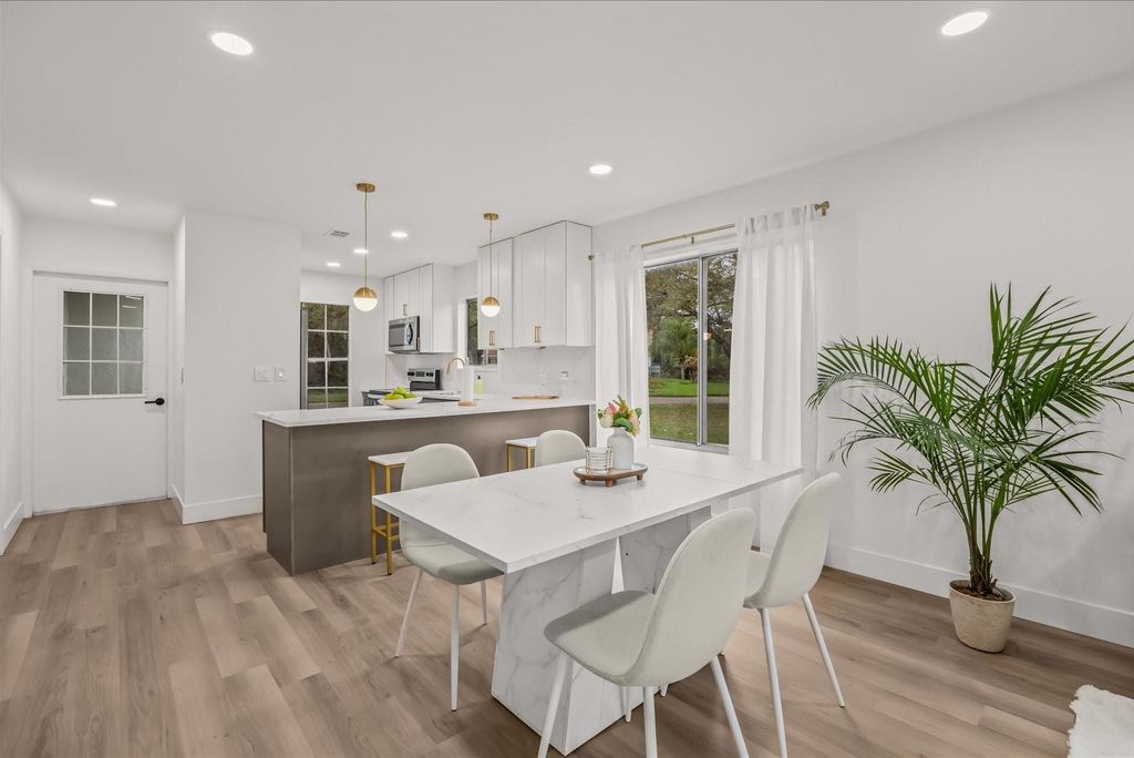 Image 3 of property listing at 1417 SE RIVERGREEN CIRCLE, Port St Lucie, FL 34952