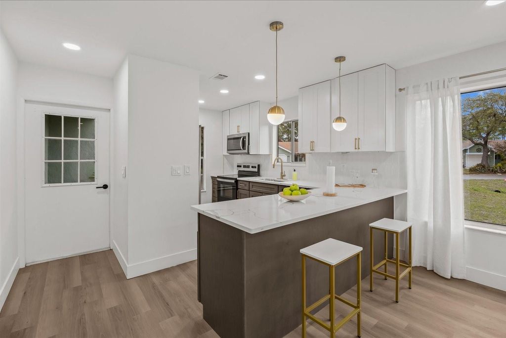 Image 4 of property listing at 1417 SE RIVERGREEN CIRCLE, Port St Lucie, FL 34952