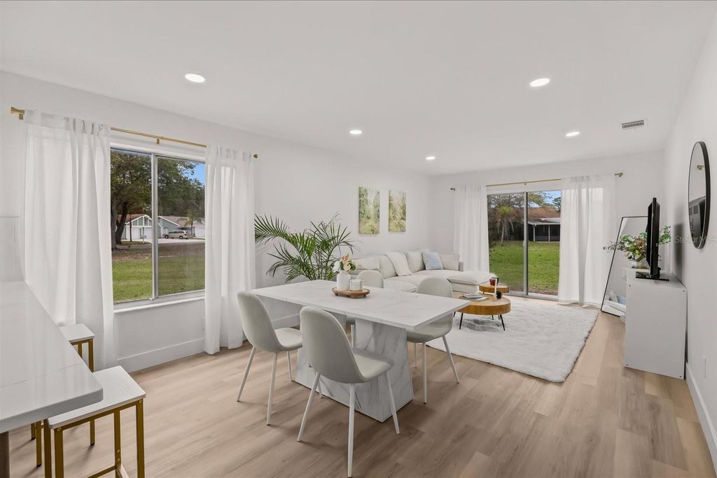 Image 7 of property listing at 1417 SE RIVERGREEN CIRCLE, Port St Lucie, FL 34952