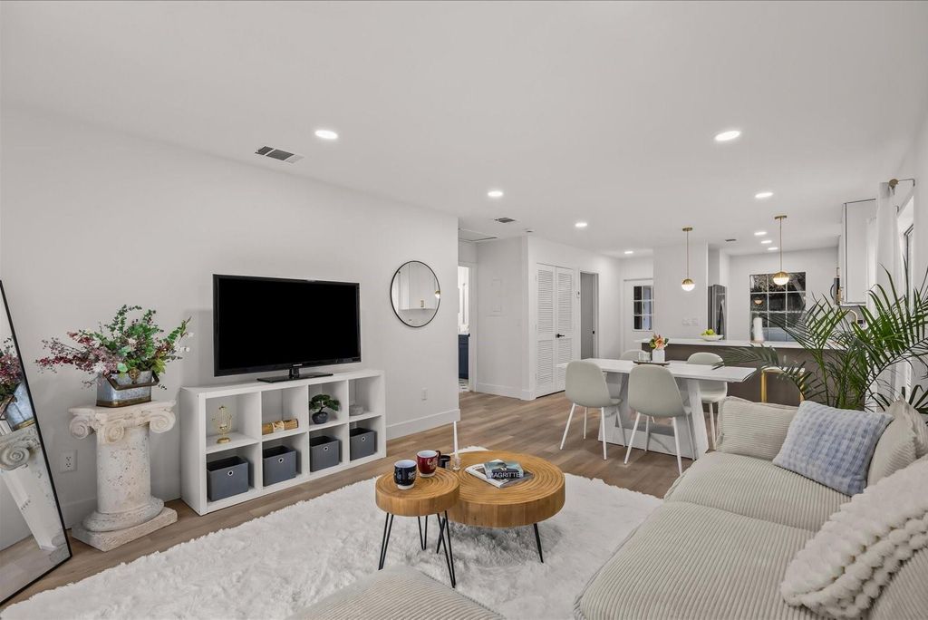 Image 9 of property listing at 1417 SE RIVERGREEN CIRCLE, Port St Lucie, FL 34952