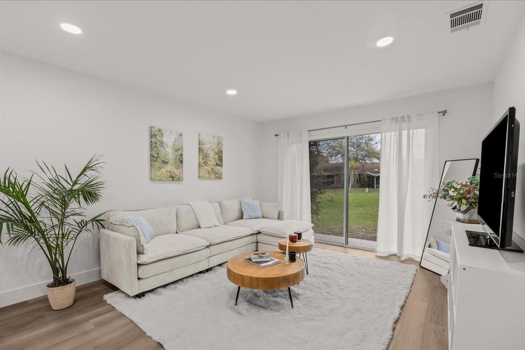 Image 10 of property listing at 1417 SE RIVERGREEN CIRCLE, Port St Lucie, FL 34952