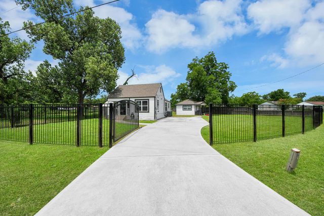 7003 Darien Street, Houston, TX 77028