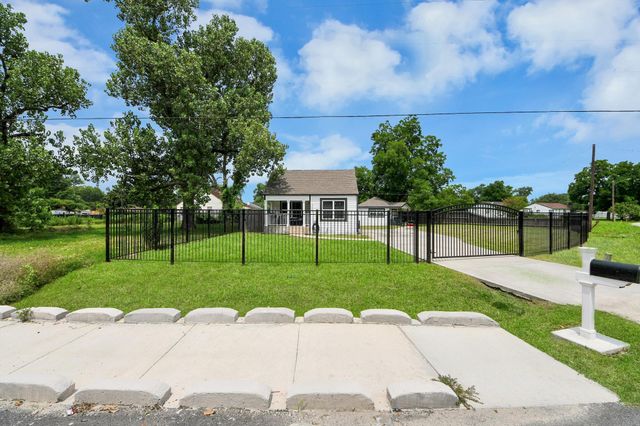 7003 Darien Street, Houston, TX 77028