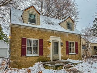 13613 W Prospect PLACE, New Berlin, WI 53151