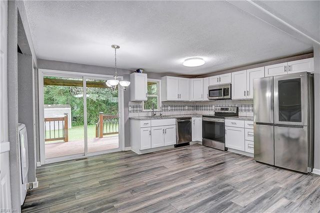 1415 Blythewood Ln, Suffolk, VA 23434