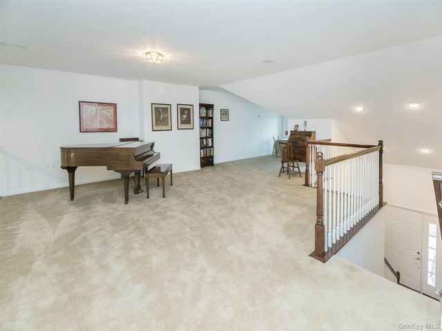 174 Pond View Drive, Port Washington, NY 11050