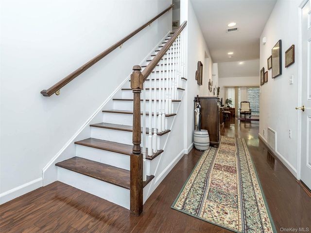 174 Pond View Drive, Port Washington, NY 11050